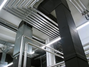 Piping of a boiler-room. Français : Tuyauterie... Piping of a boiler-room. Français : Tuyauterie...