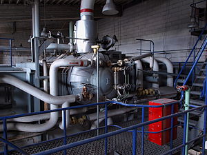 English: Boiler with pipes
